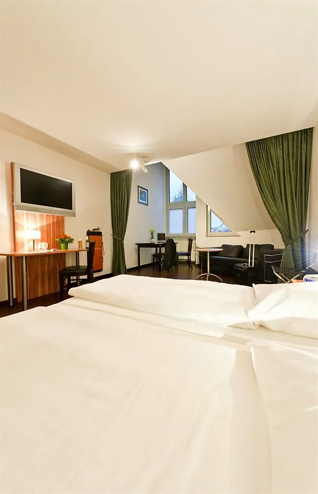 Hotel Domino Stuttgart 4*,